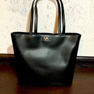 Michael Kors Black Leather Tote Sleek Design Like New